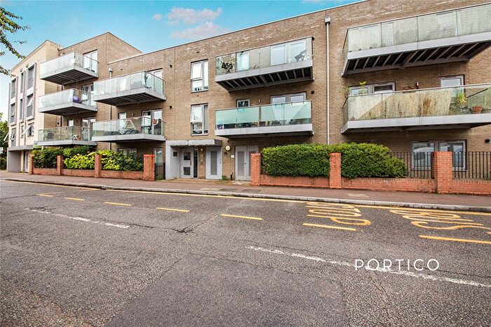 3 Bedroom Flat For Sale In Brunel House, B Hainault Road, Leytonstone, E11