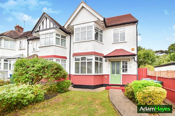 4 Bedroom Semi-detached House For Sale In Mayfield Avenue, North Finchley, N12