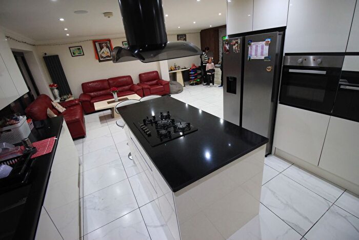 4 Bedroom Semi-Detached House To Rent In The Link, Slough, SL2