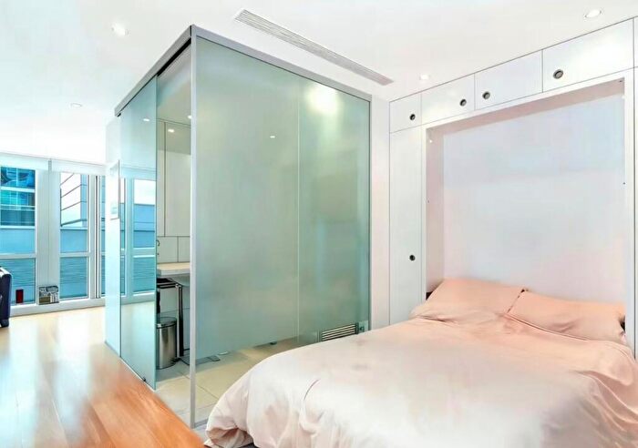 Apartment To Rent In Ontario Tower, Blackwall, E14