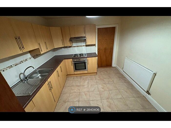 2 Bedroom Flat To Rent In St. Helens Road, Swansea, SA1