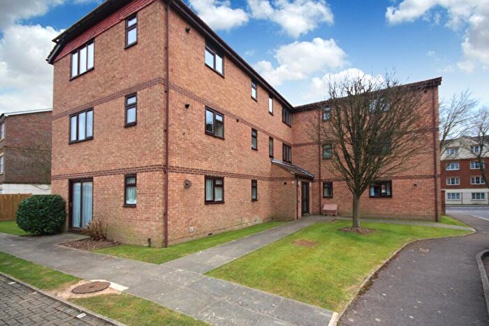 2 Bedroom Flat To Rent In Tanyard Close, Horsham, RH13