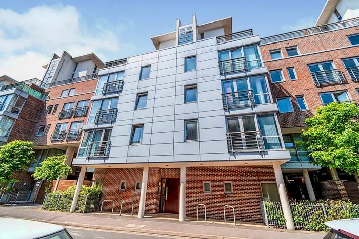 2 Bedroom Flat To Rent In Cross Street, Portsmouth, PO1