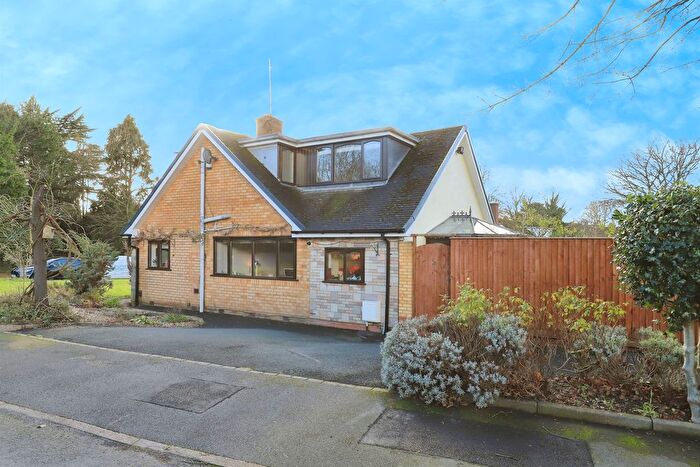 4 Bedroom Semi Detached Bungalow For Sale In Wollescote Road, Stourbridge, DY9