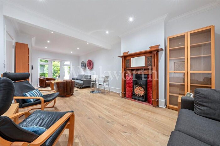4 Bedroom Semi-Detached House To Rent In North End Road, London, NW11