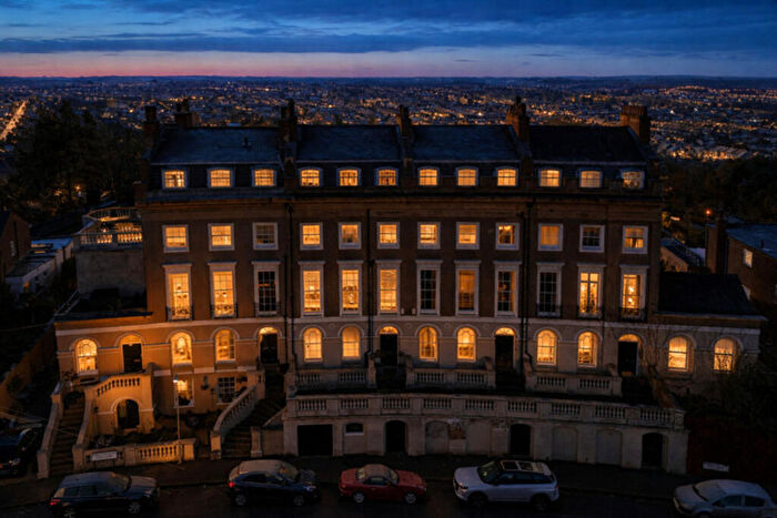 10 Bedroom End Of Terrace House For Sale In Constitution Crescent, Gravesend, DA12