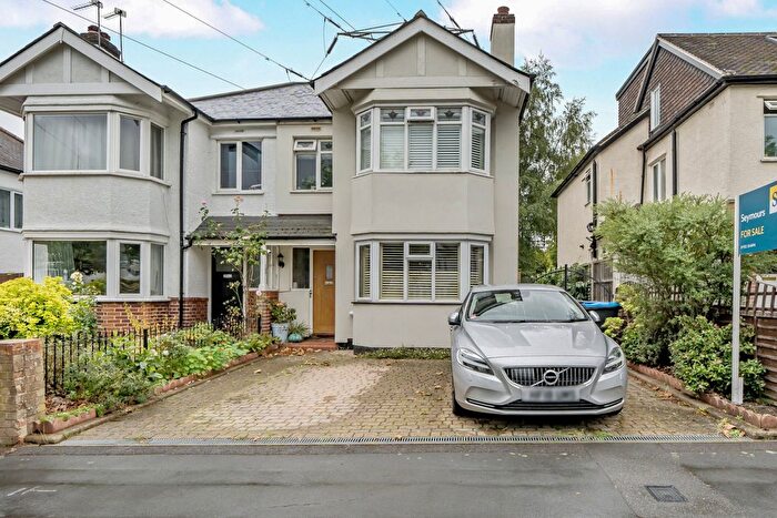 1 Bedroom Flat For Sale In West Byfleet, Surrey, KT14
