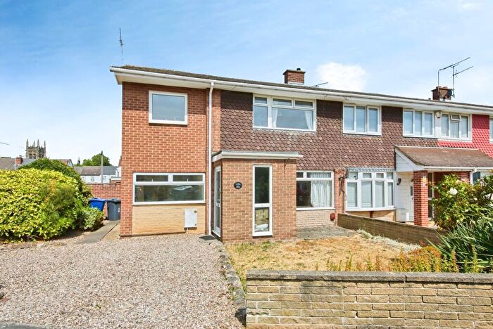 4 Bedroom End Of Terrace House For Sale In Winchester Drive, Burton-on-Trent, Staffordshire, DE14