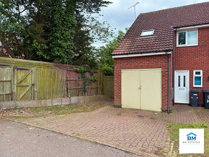 2 Bedroom Semi Detached House To Rent In Hartfield Road, Leicester, LE5
