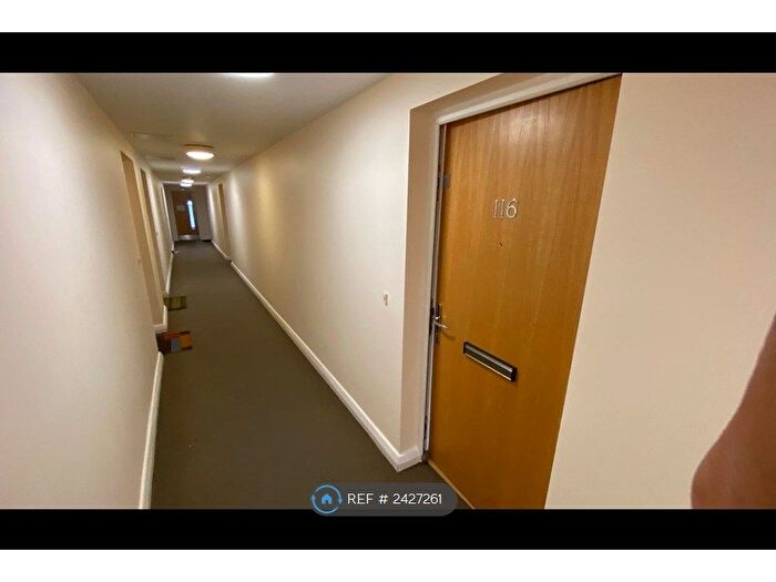 2 Bedroom Flat To Rent In Hallmark Court, London, E14