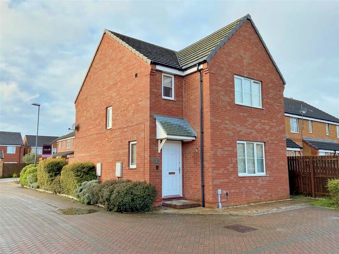 3 Bedroom Detached House To Rent In Spruce Way, Selby, YO8