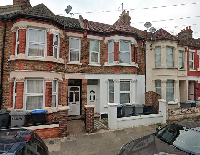 1 Bedroom Flat To Rent In Priory Avenue, Wembley, HA0