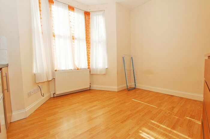 Studio To Rent In Cranbrook Park, London, N22