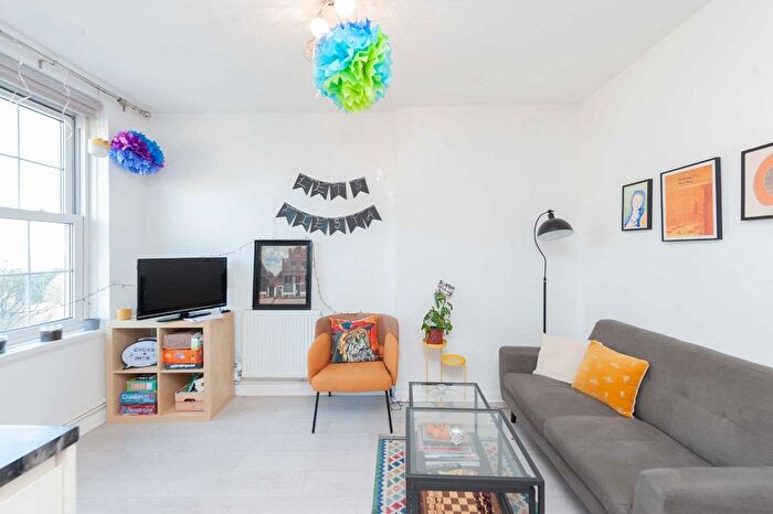 3 Bedroom Flat To Rent In Southern Row, London, W10