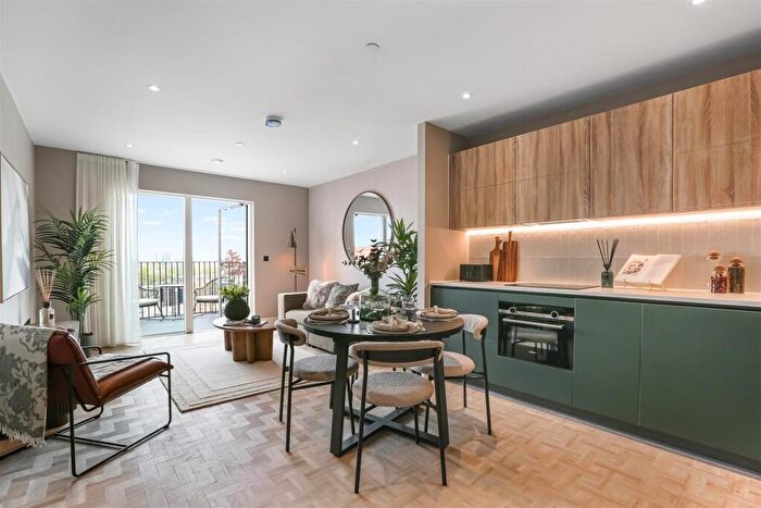 1 Bedroom Apartment For Sale In Burridge Gardens, Clapham Junction, SW11