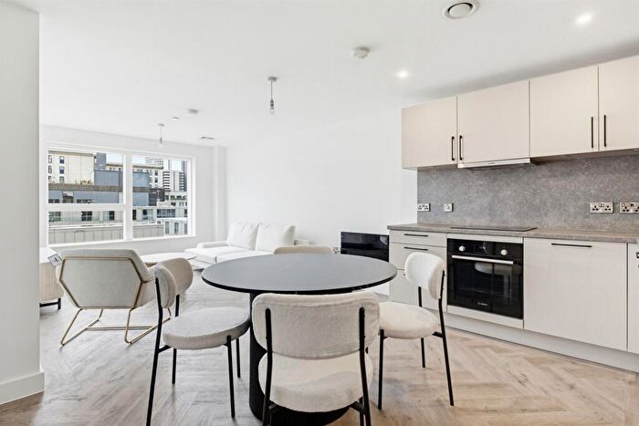 2 Bedroom House To Rent In Chapmans Yard, B1