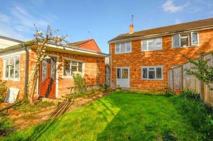 3 Bedroom Terraced House To Rent In Rowtown, KT15