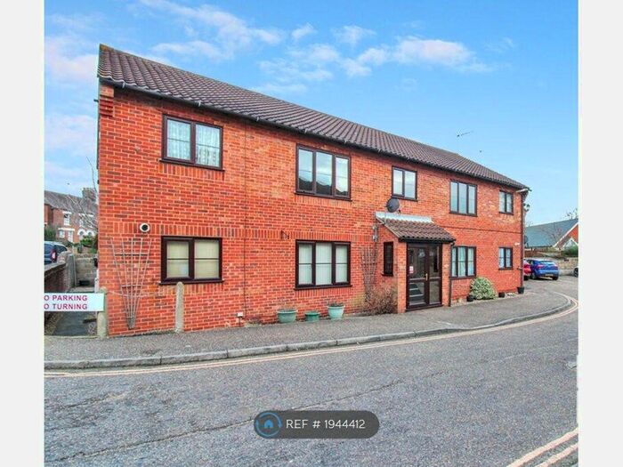 2 Bedroom Flat To Rent In Calthorpe Green, Acle, Norwich, NR13