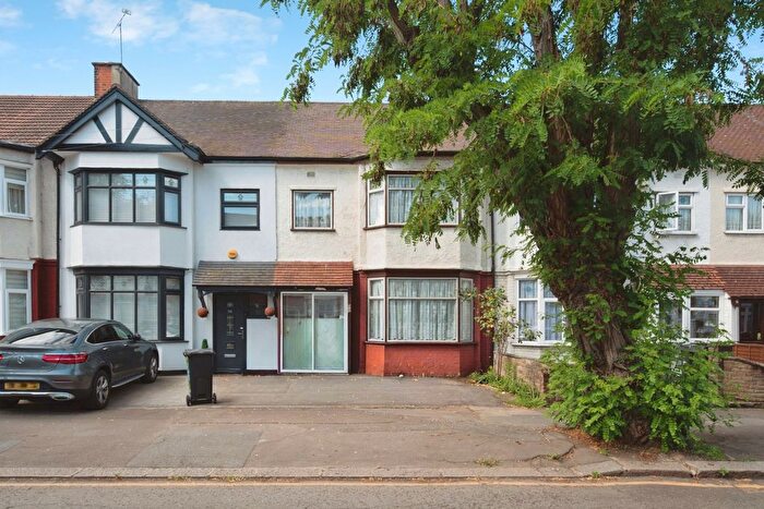 3 Bedroom Terraced House For Sale In Roll Gardens, Ilford, IG2