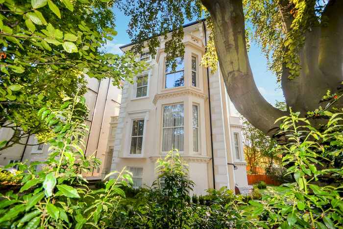 1 Bedroom Apartment To Rent In Oak Hill, Surbiton, KT6