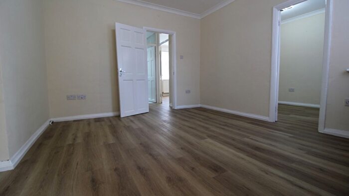 2 Bedroom Maisonette To Rent In Livingstone Road, UB1
