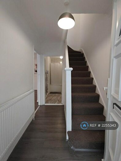 3 Bedroom End Of Terrace House To Rent In Rochford Way, Croydon, CR0