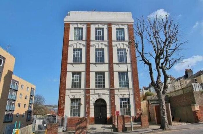 1 Bedroom Flat To Rent In Coombe Road, Brighton, BN2