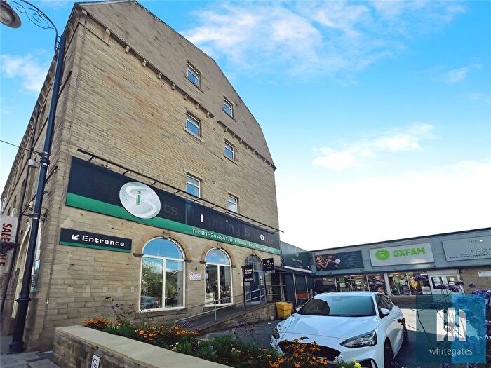 1 Bedroom Flat For Sale In Huddersfield Road, Mirfield, WF14