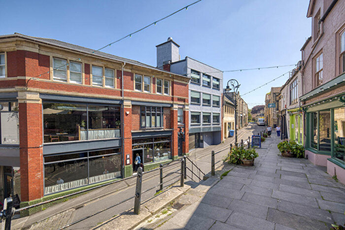 2 Bedroom Apartment For Sale In A Contemporary Two Bedroom Apartment In Central Frome, BA11