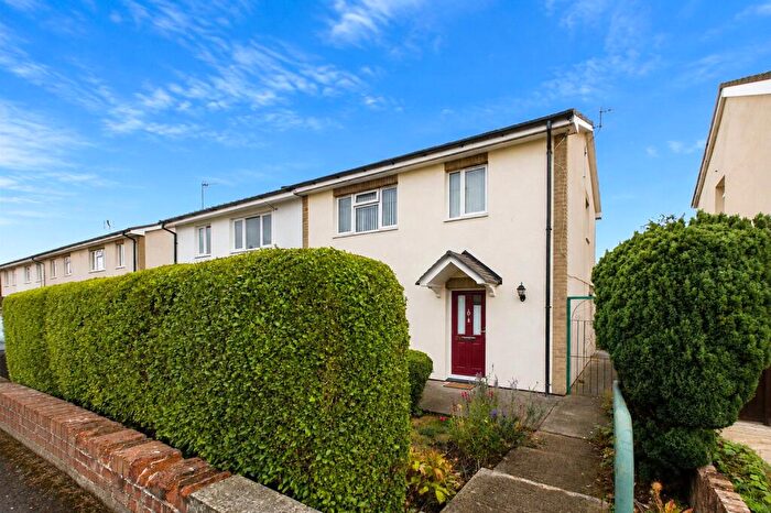 3 Bedroom Semi-Detached House For Sale In Mulberry Grove, Rodbourne Cheney, Wiltshire, SN2