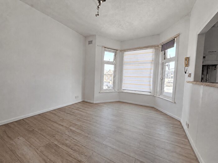 1 Bedroom Flat To Rent In , Mansfield Road, IG1