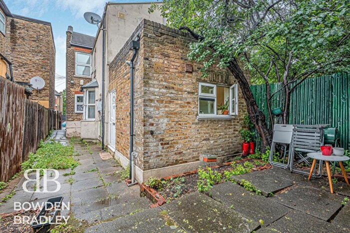 1 Bedroom Semi Detached House For Sale In North Birkbeck Road, Leyton, E11