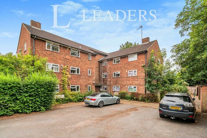 3 Bedroom Flat To Rent In Talbot Road, Hatfield, AL10
