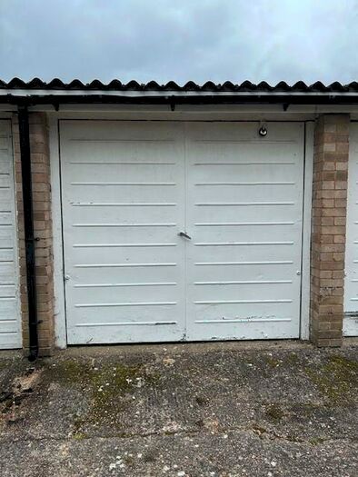 Garage / Parking To Rent In Heathview, East Finchley, London, N2