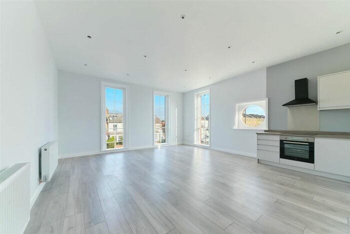 2 Bedroom Flat To Rent In Kingston Road, Wimbledon, SW19