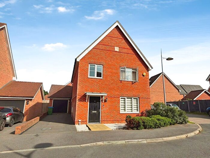 4 Bedroom Detached House For Sale In Tributary Lane, Faygate, Horsham, RH12