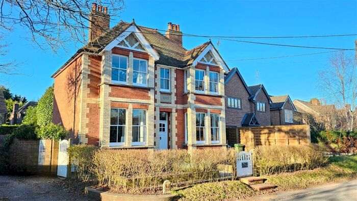 4 Bedroom Detached House For Sale In Deacons Lane, Hermitage, RG18