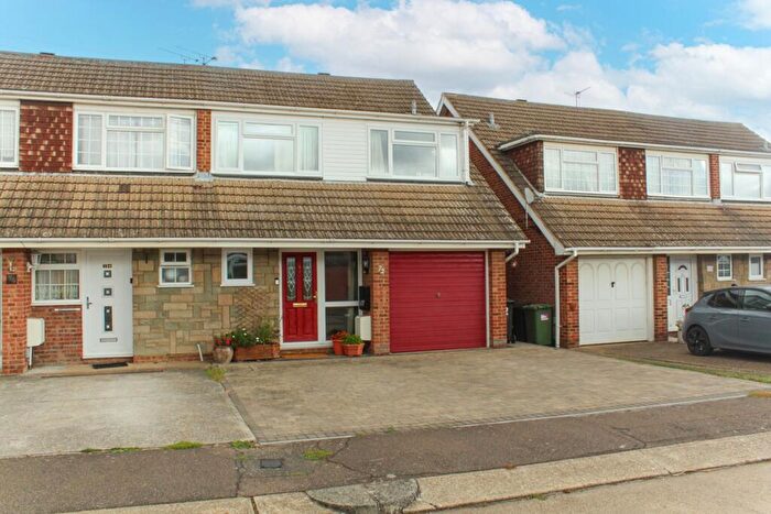 4 Bedroom Semi-Detached House For Sale In Fourth Avenue, Wickford, SS11