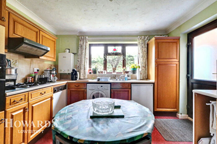 3 Bedroom Detached Bungalow For Sale In Seavert Close, Lowestoft, NR33