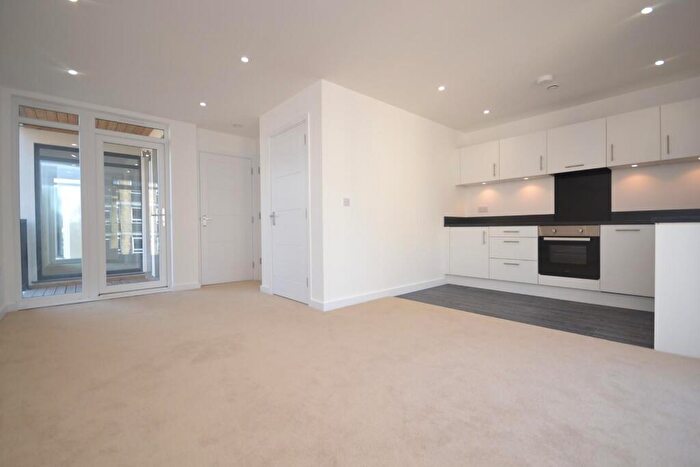1 Bedroom Apartment To Rent In High Street, Reading, RG1