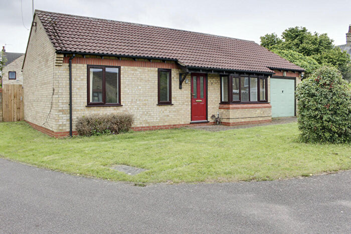 2 Bedroom Detached Bungalow To Rent In The Paddocks, Priory Lane, Huntingdon, PE29