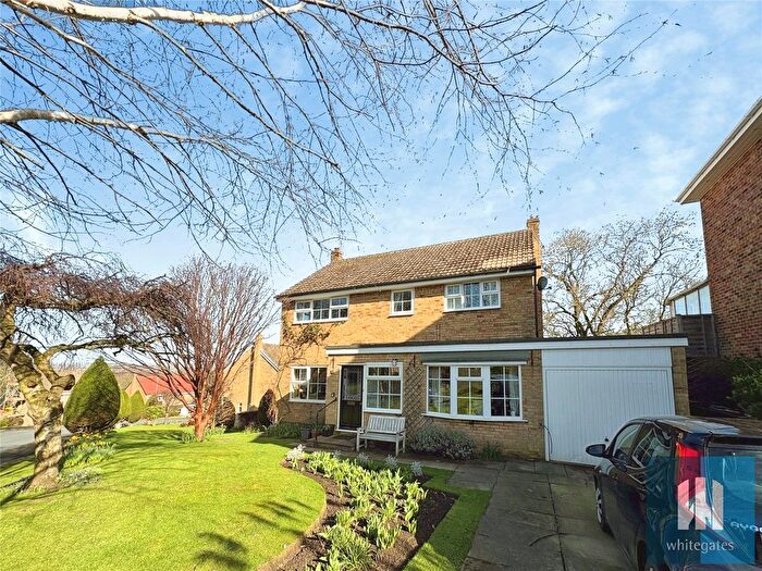 4 Bedroom Detached House For Sale In Cheviot Way, Mirfield, WF14