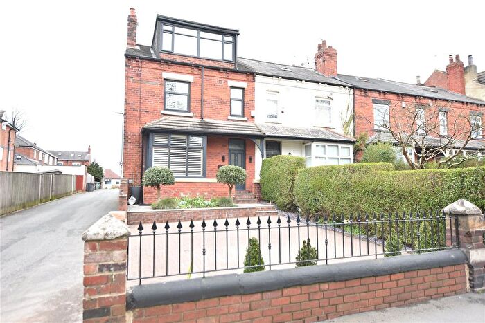 4 Bedroom End Terrace House For Sale In Cross Green Lane, Halton, Leeds, LS15