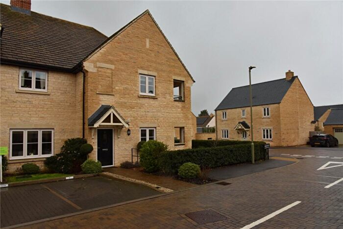 3 Bedroom Apartment For Sale In Barnard Mews, Burford, OX18
