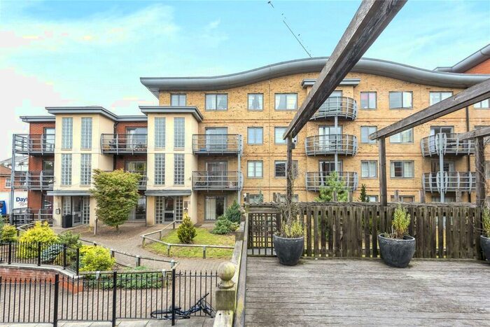 2 Bedroom Apartment To Rent In Quadrant Court, Jubilee Square, Reading, Berkshire, RG1