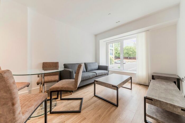 1 Bedroom Flat To Rent In Home Park Mill Link, Kings Langley, Hertfordshire, WD4