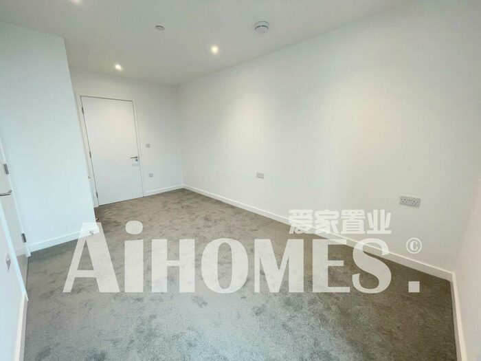 2 Bedroom Flat For Sale In , No. Old Trafford Park, Wharf End, Trafford Park, M17