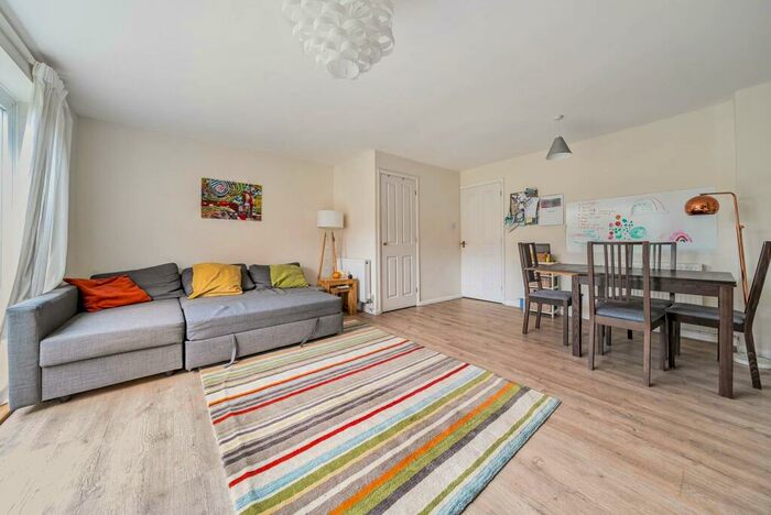 4 Bedroom End Of Terrace House To Rent In Foxglove Gardens, Merrow, Guildford, GU4