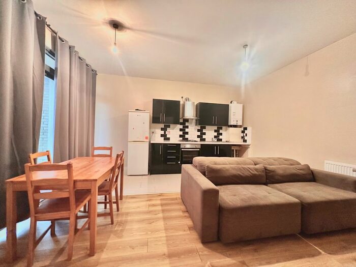 2 Bedroom Flat To Rent In Caxton Road, London, SW19