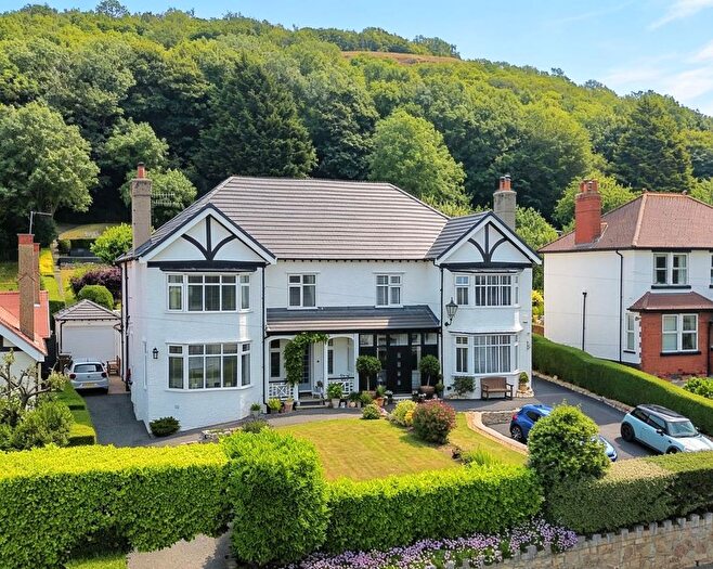 4 Bedroom Semi-Detached House For Sale In Dinerth Road, Rhos On Sea, LL28